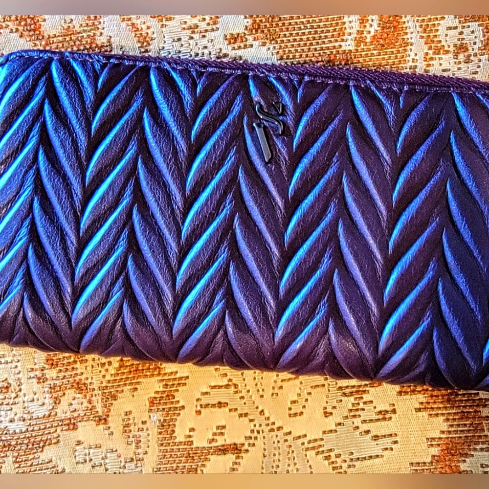 Simly Vera..Vera Wang..Zippered Maroon Long Wallet..